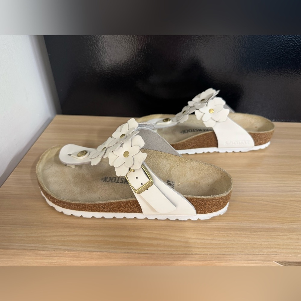 Birkenstock Gizeh White Flower Sandals